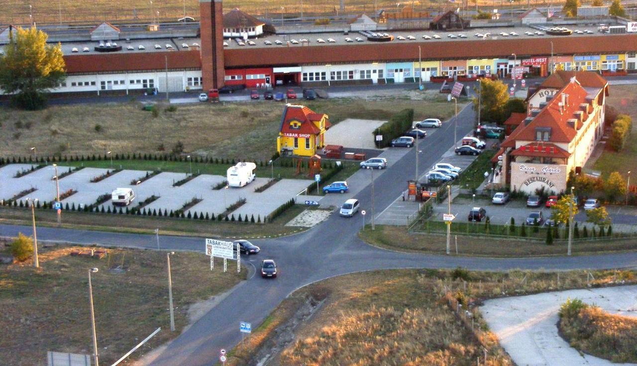 Hotel Rozsa Csarda Bungalow & Caravan Park 헤기예샬롬 외부 사진