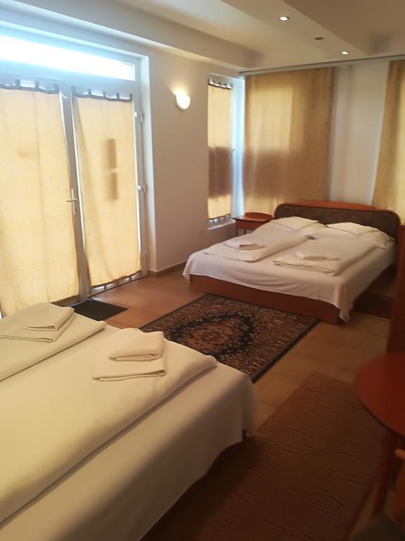 Hotel Rozsa Csarda Bungalow & Caravan Park 헤기예샬롬 외부 사진