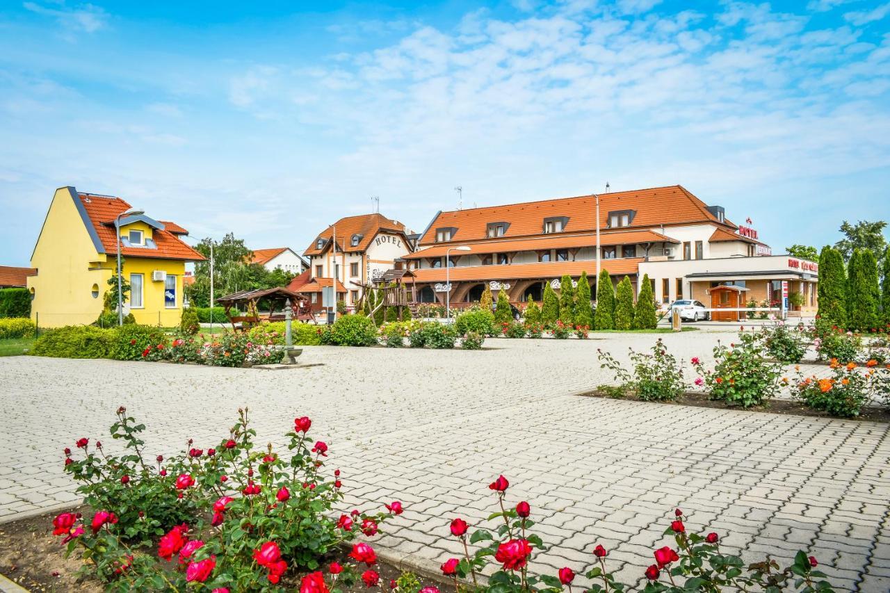 Hotel Rozsa Csarda Bungalow & Caravan Park 헤기예샬롬 외부 사진